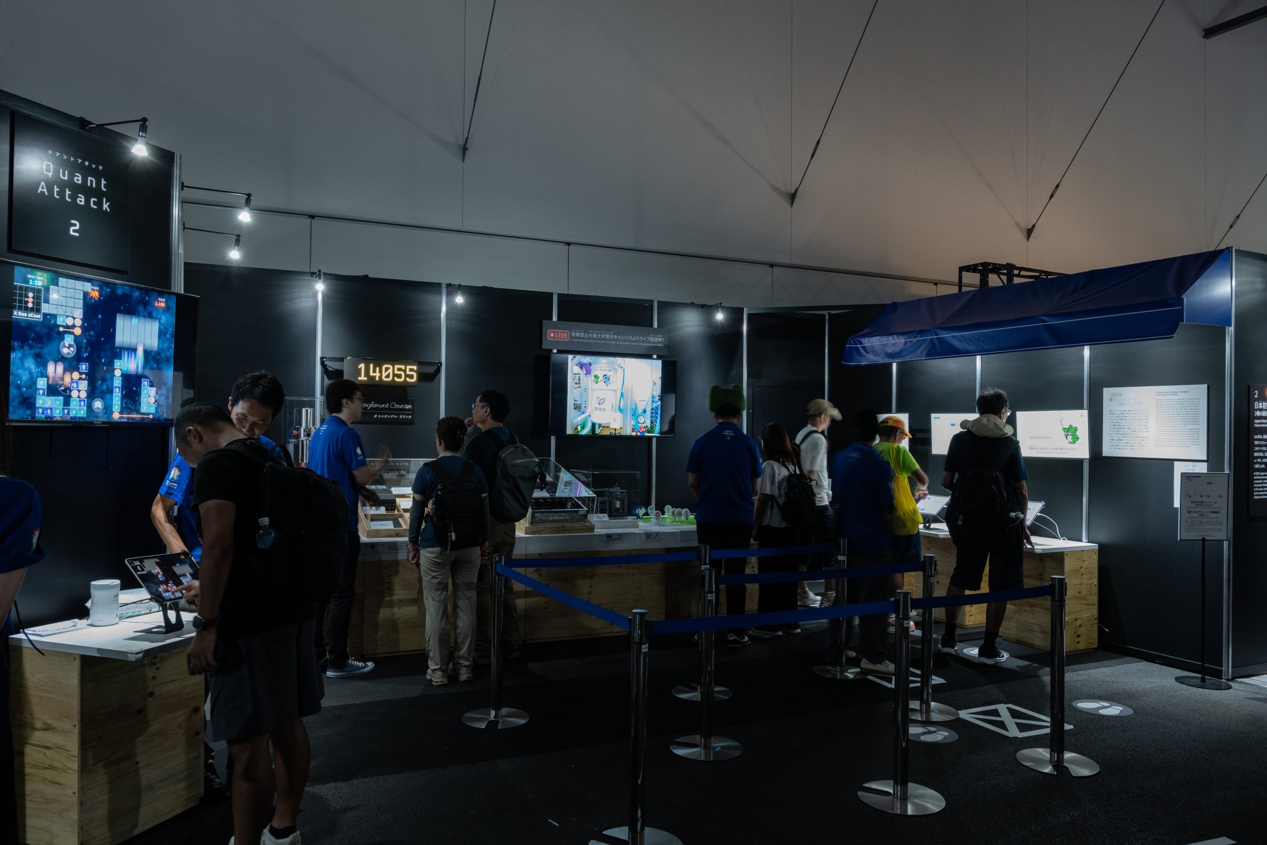 大阪大学《超伝導方式量子コンピュータ展示》展示風景